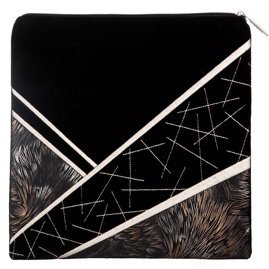 Tefillin bag in black velvet with gold embroidery, design KT 485