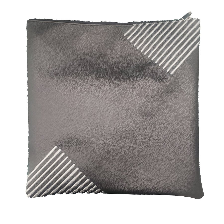 Tallit bag in grey leather, design MC 1277